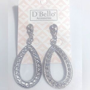 Beautiful D’Bello Earrings new $5.00